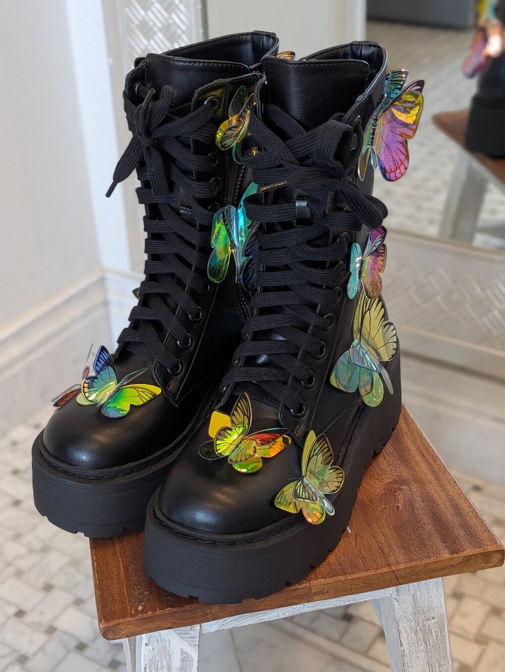 NWOT Women's 7 Club Exx Endless Dreaming Butterfly Boots